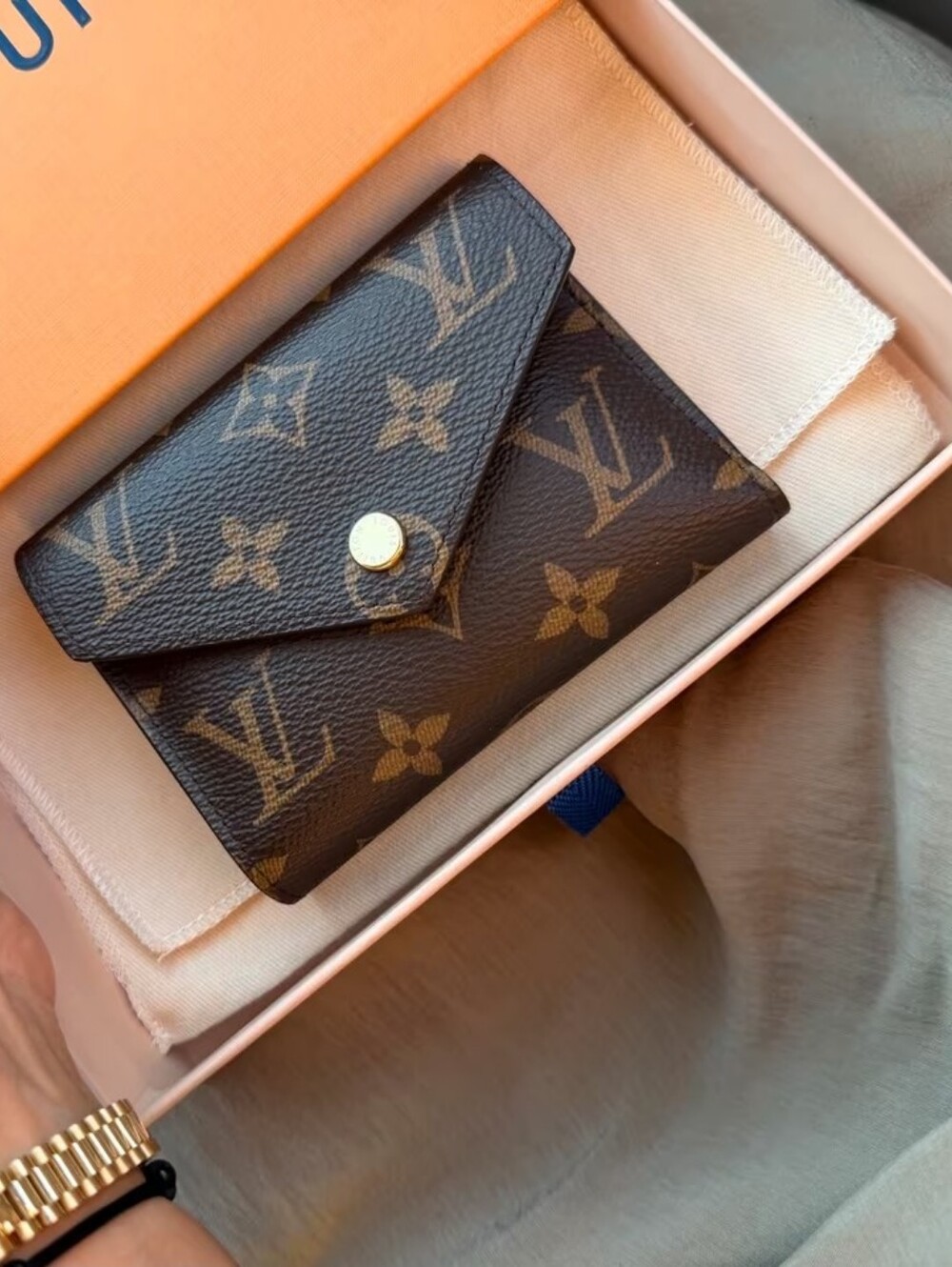 Louis Vuitton Victorine Wallet - Picture 2 of 9